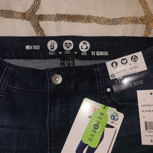 NWT !!FASHION NOVA JEANS - Picture 4 of 5